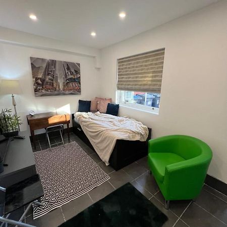 Modern Flat In Central Egham By Windsor Castle, Staines-Upon-Thames And Heathrow Airport Buitenkant foto