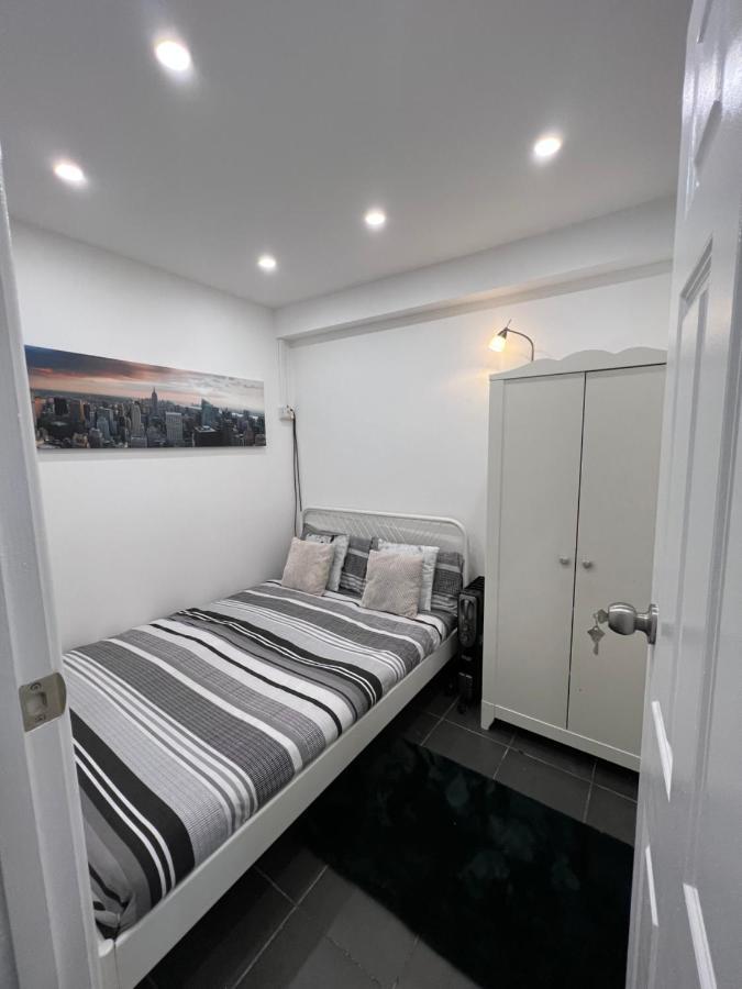 Modern Flat In Central Egham By Windsor Castle, Staines-Upon-Thames And Heathrow Airport Buitenkant foto