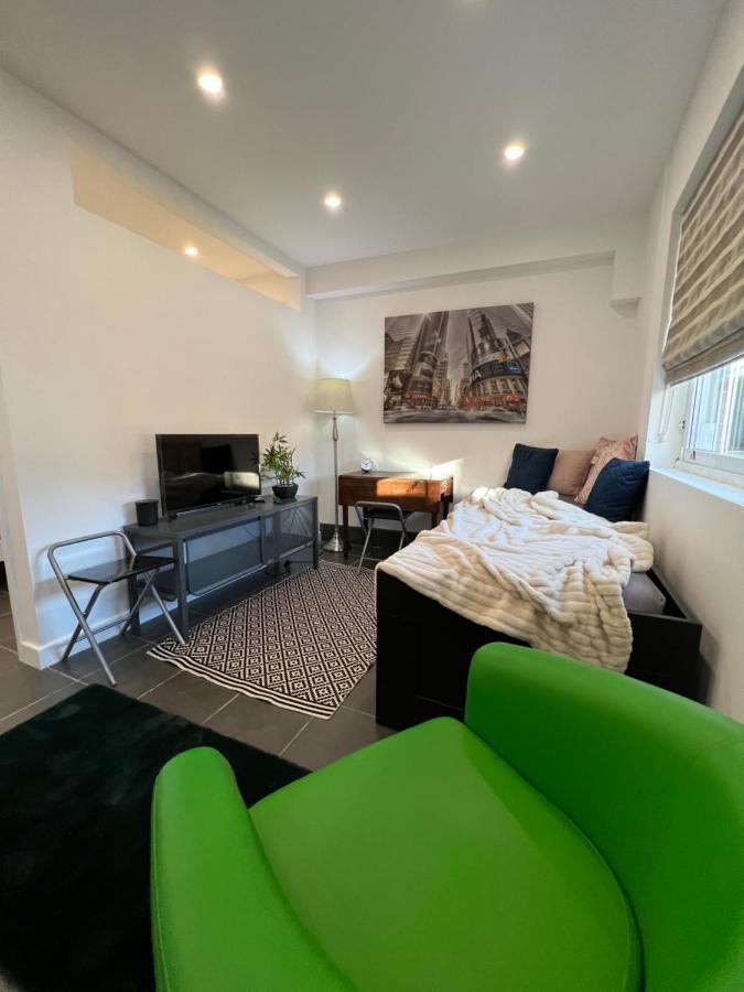 Modern Flat In Central Egham By Windsor Castle, Staines-Upon-Thames And Heathrow Airport Buitenkant foto