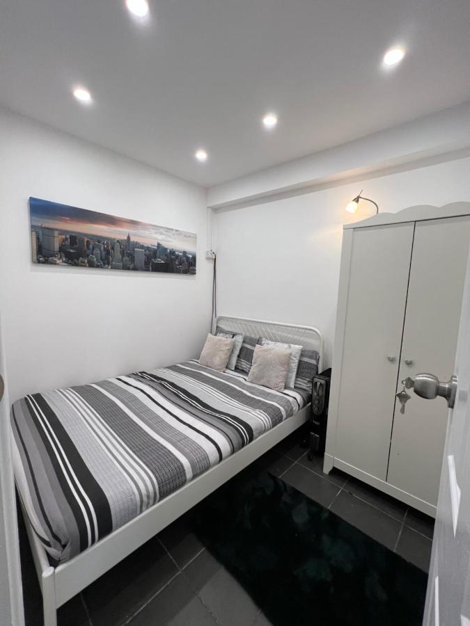 Modern Flat In Central Egham By Windsor Castle, Staines-Upon-Thames And Heathrow Airport Buitenkant foto
